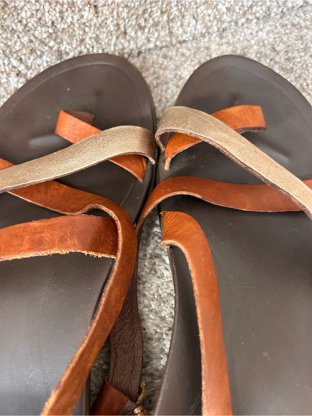 Olukai Upena Leather and Metallic Strappy Beach Sandals. Vacation. Comfort. SZ10 - Picture 10 of 10